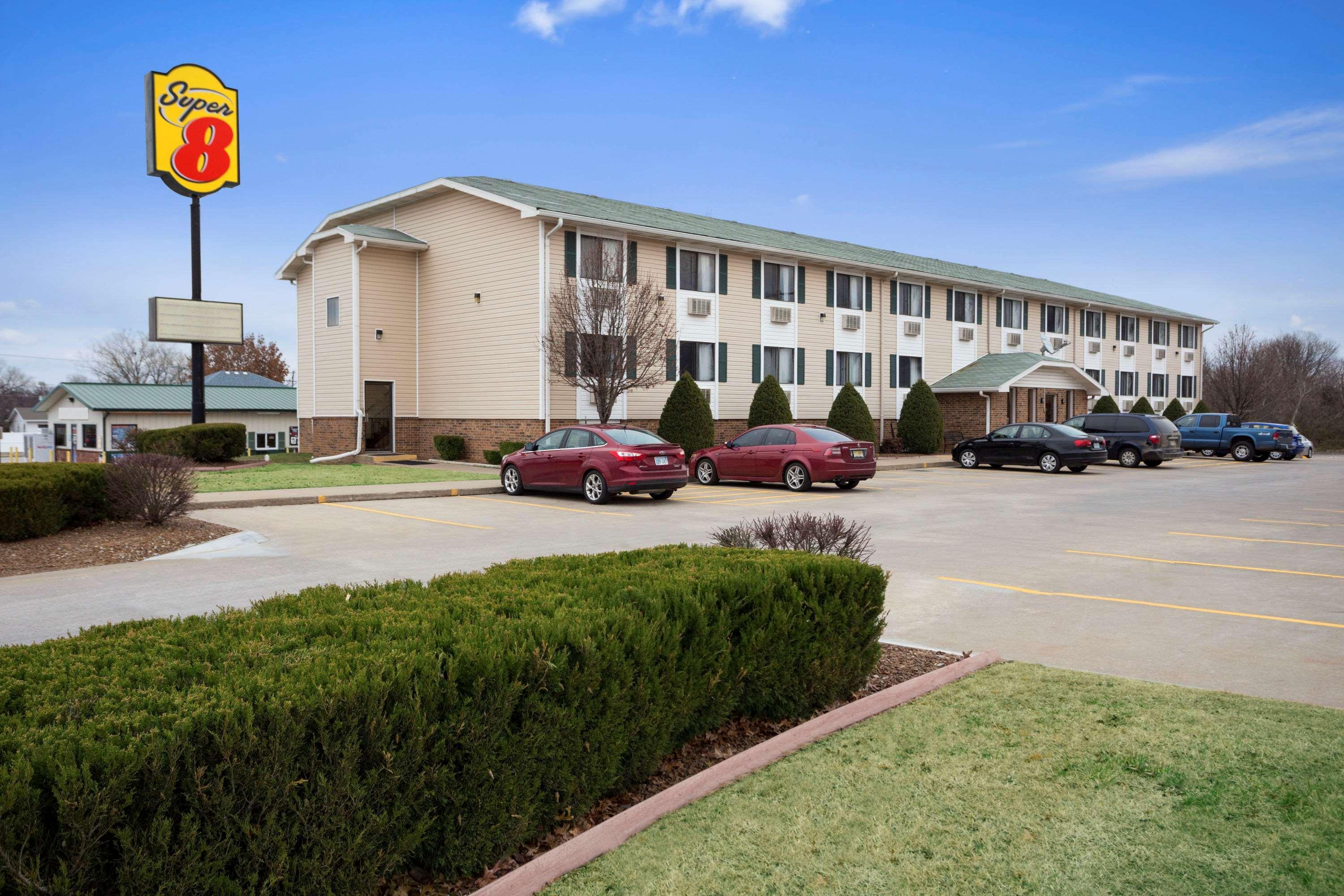 Super 8 By Wyndham Pittsburg Ks Hotel Exterior photo